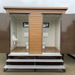 Doppelter Sanitärcontainer mit Abwassertank – WC-Container mit integriertem Fäkalientank