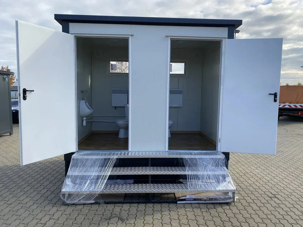 Doppelter Sanitärcontainer mit Abwassertank (weiß) – WC-Container mit integriertem Fäkalientank – Bild 1