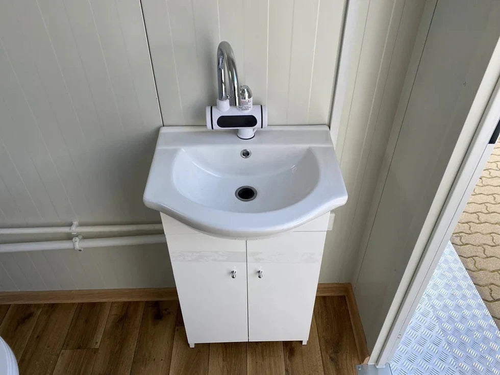 Doppelter Sanitärcontainer mit Abwassertank (weiß) – WC-Container mit integriertem Fäkalientank – Bild 7
