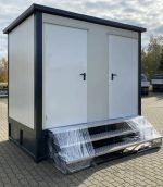 Doppelter Sanitärcontainer mit Abwassertank (weiß) – WC-Container mit integriertem Fäkalientank – Bild 3