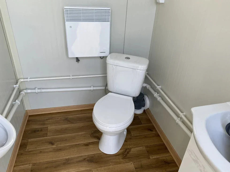 Doppelter Sanitärcontainer mit Abwassertank (weiß) – WC-Container mit integriertem Fäkalientank – Bild 6