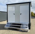 Doppelter Sanitärcontainer mit Abwassertank (weiß) – WC-Container mit integriertem Fäkalientank – Bild 2