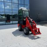 Kubota Hydraulik-Hoflader mit geräumiger Kabine – Agrarfahrzeug
