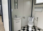 Sanitärcontainer 4 x 2 m mit Dusche und Doppel-WC – komplett ausgestatteter WC-Duschcontainer – Bild 4