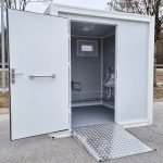 Behinderten Toilette - WC Container mit Rampe - barrierefrei