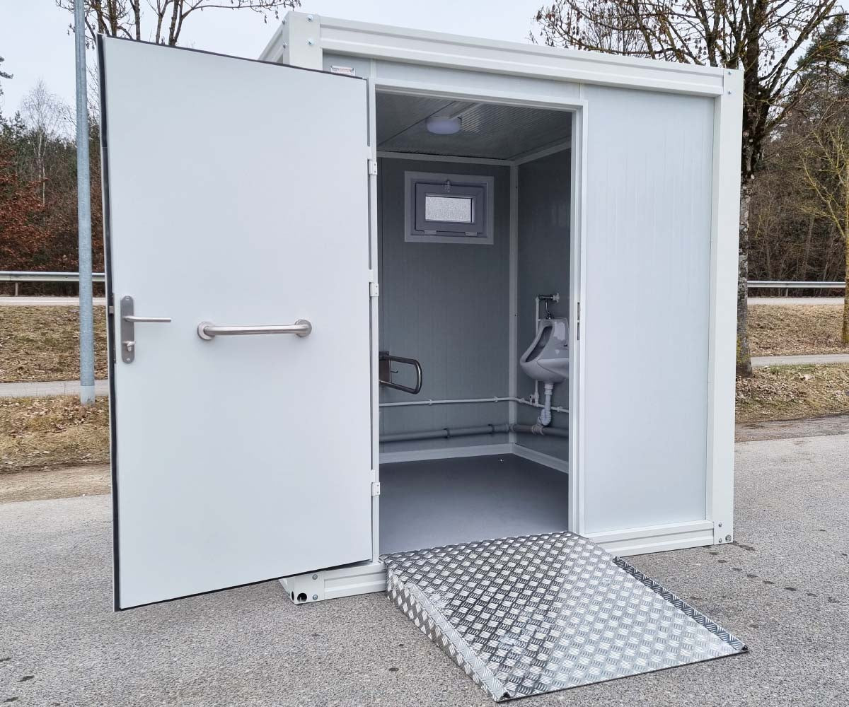 behinderten_toilette_mit_pissoir_1280x1280_2fbabdec-32ba-4549-ba8b-468a68b67a43.jpg Behinderten Toilette - WC Container mit Rampe - barrierefrei – Bild 1