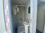 Sanitärcontainer 1,30 x 2,05 m mit Doppeldusche – Bild 3