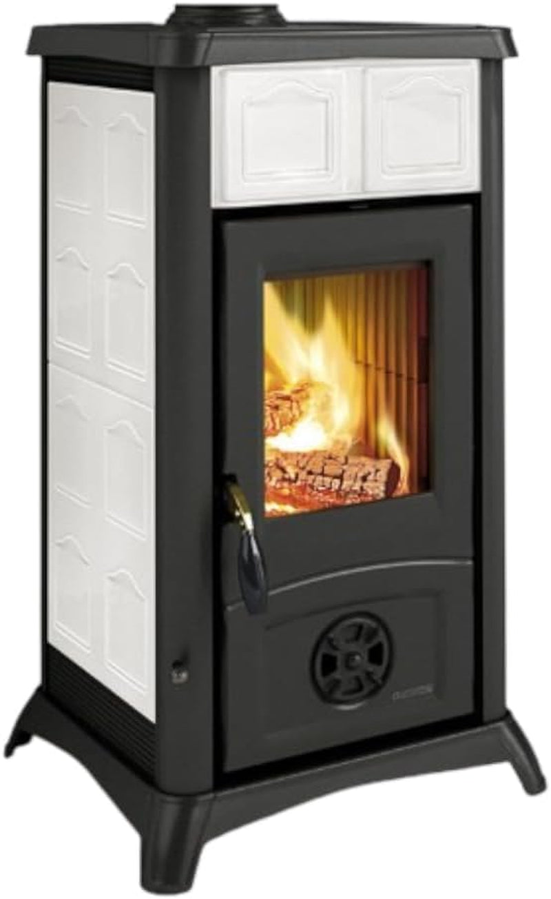 32396bfa110c7c74cf3a8af35a369419-1.jpg La Nordica Gemma Elegance Kaminofen – 6 kW, weiße Majolika-Keramik, hohe Effizienz – Bild 1