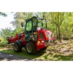 Radlader "810 Classic", Hoflader mit Vollkabine und 900 kg Hubkraft – Bild 3