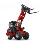 Radlader "813 Plus", Hoflader mit Vollkabine und 1300 kg Hubkraft – Bild 10